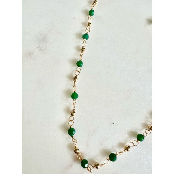 Dainty emerald green beaded gold color necklace ￼ - Picture 1 of 4